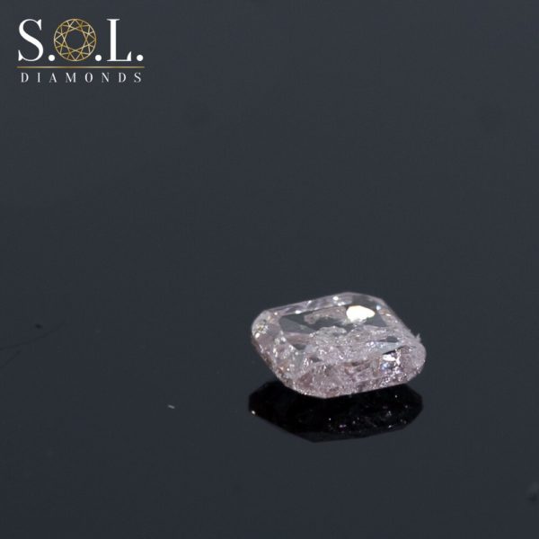 Diamant o velikostí 0,09ct. Fancy Pink/SI2