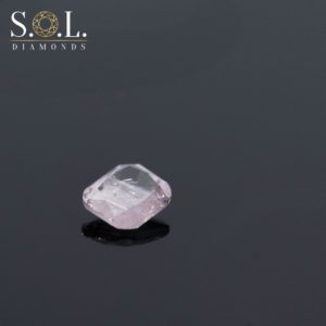 Diamant o velikostí 0,07ct. Light Purplish Pink/I3
