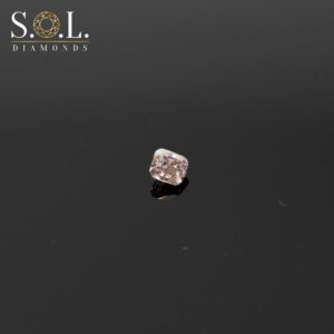 Diamant o velikostí 0,12ct. Fancy Light Pink/SI2